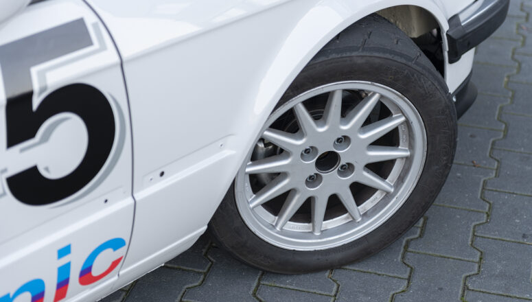 BMW E30 325i Gruppe A Intrax