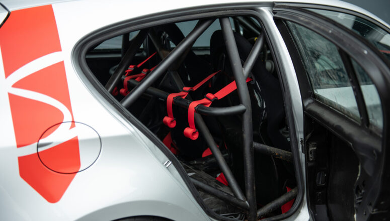 BMW E87 130i Racecar Supreme Motorsport Silver Bullet FIA Roll Cage