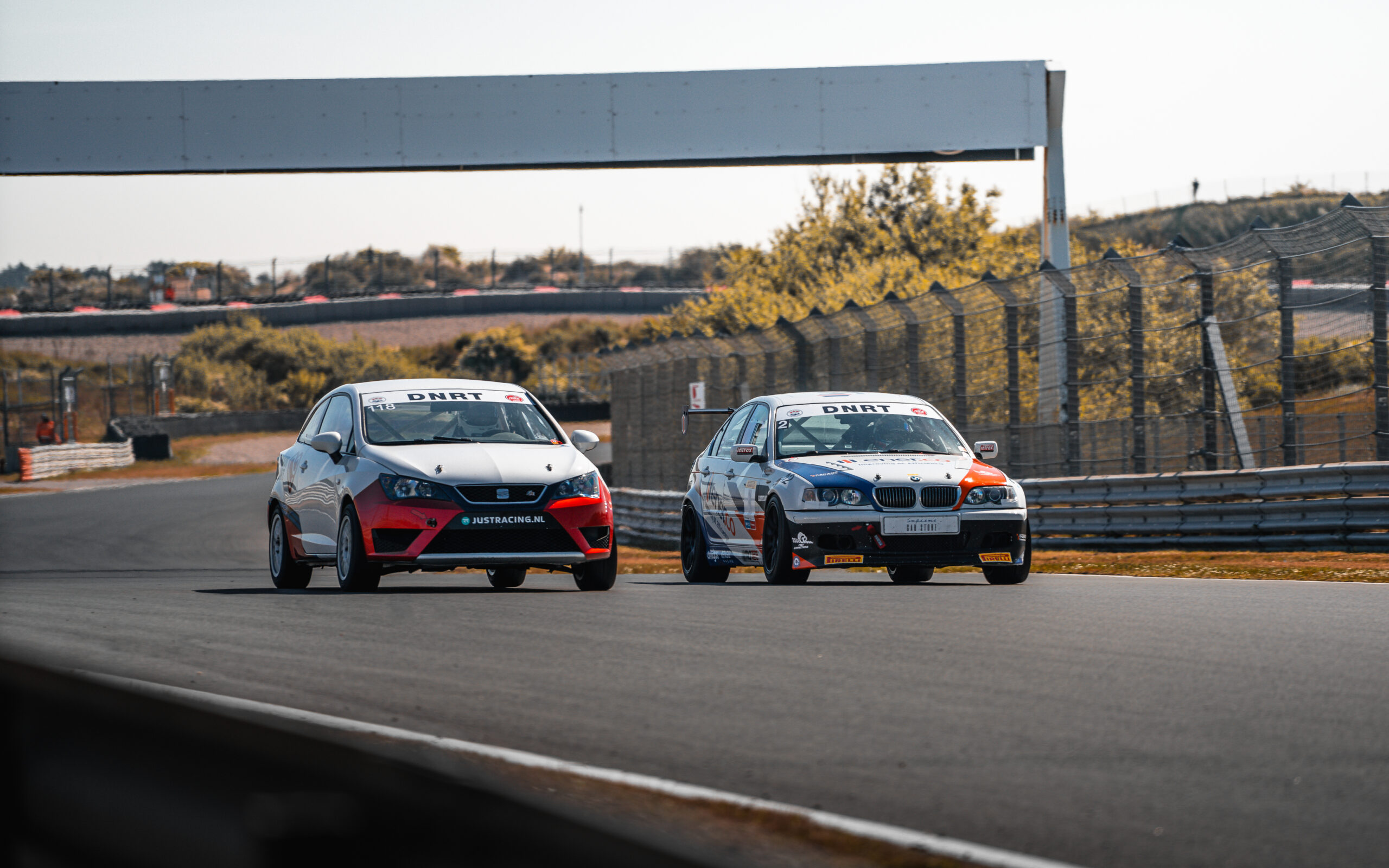 Circuit Zandvoort Supreme Motorsport BMW E46 330i op hoge snelheid