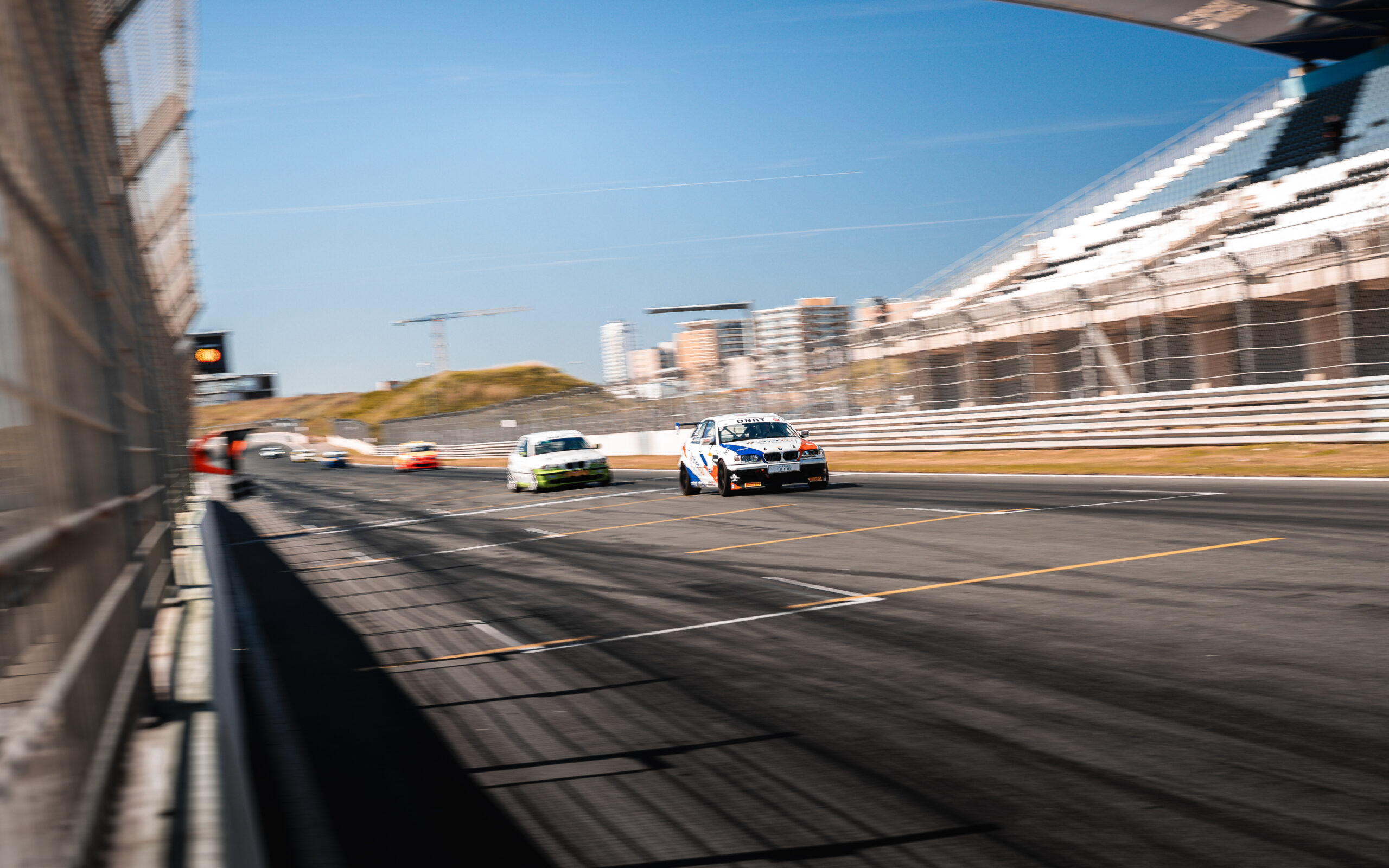 Circuit Zandvoort Supreme Motorsport BMW E46 330i op hoge snelheid inhaalactie