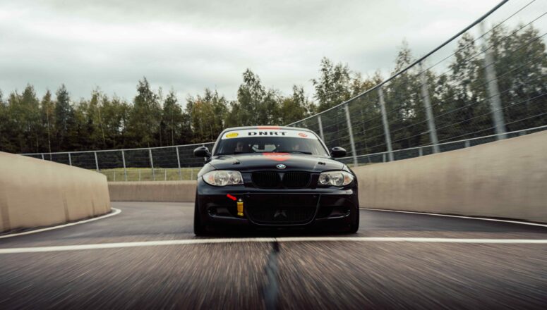 Supreme Motorsport BMW E87 130i Racer Trackday Circuit Meppen Rollende foto