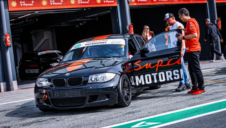DRDO Testavond Supreme Motorsport BMW E87 130i in Pitbox Circuit Zandvoort