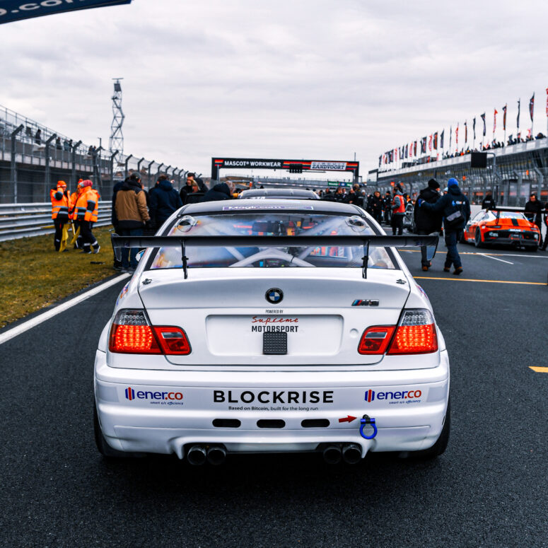 STU_7128 Supreme Motorsport BMW E46 M3 CSL Cup achteraanzicht op grid van Circuit Zandvoort