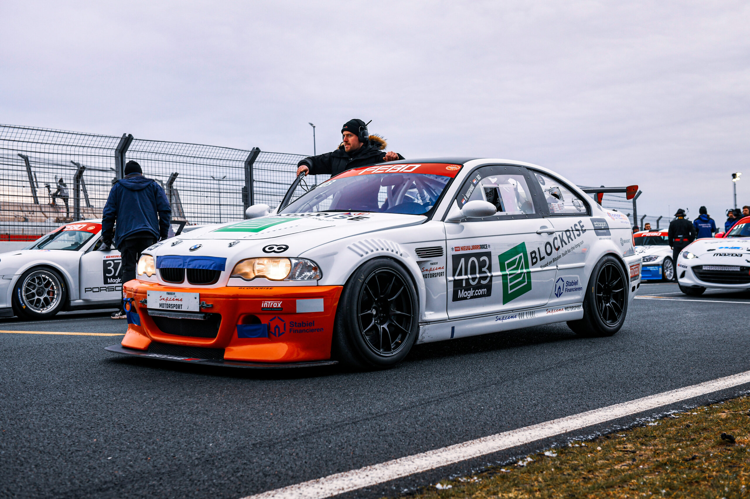 STU_7144 Supreme Motorsport BMW E46 M3 CSL Cup vooraanzicht op grid van Circuit Zandvoort