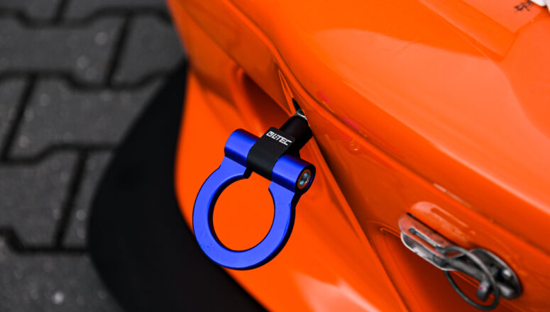 Supreme Motorsport BMW E46 M3 CSL CUP Racecar tow-eye