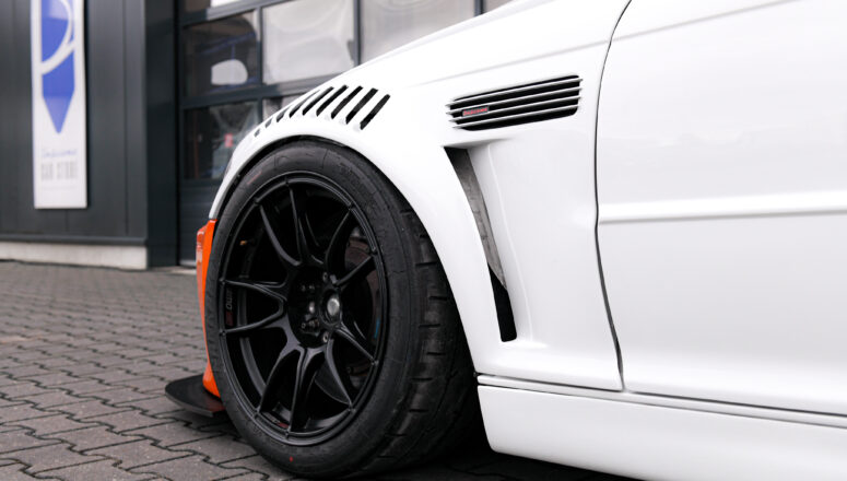 Supreme Motorsport BMW E46 M3 CSL CUP Racecar wheels side