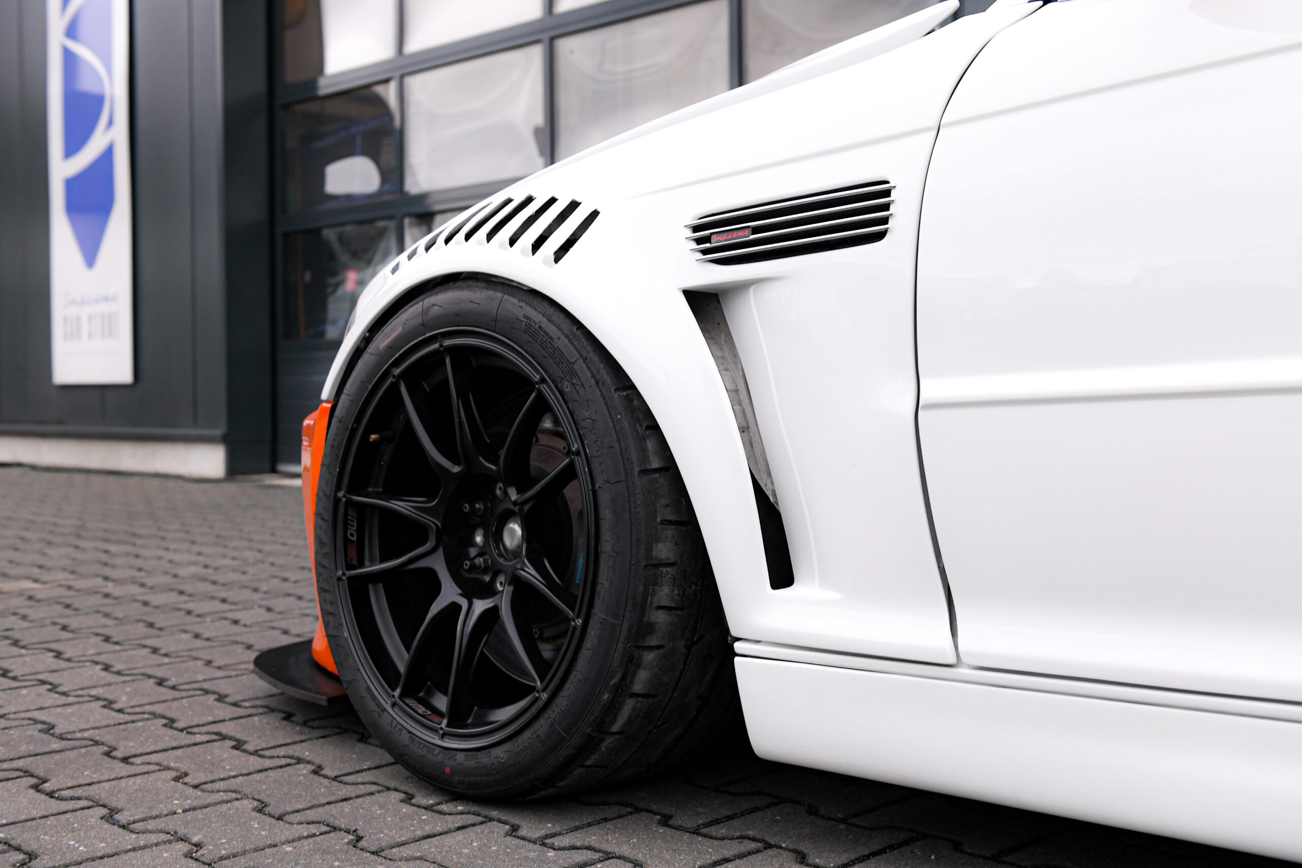 BMW E46 M3 CSL CUP Supreme Motorsport BMW E46 M3 CSL CUP Racecar wheels side