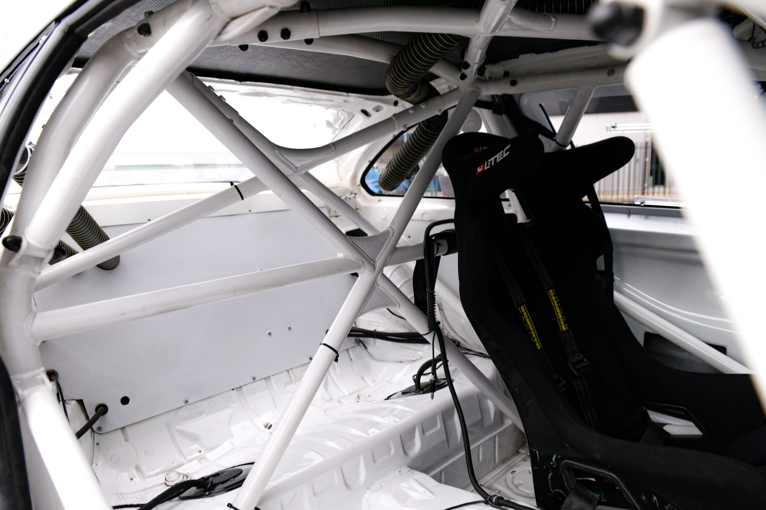 BMW E46 M3 CSL CUP Supreme Motorsport BMW E46 M3 CSL CUP Racecar Interior roll cage