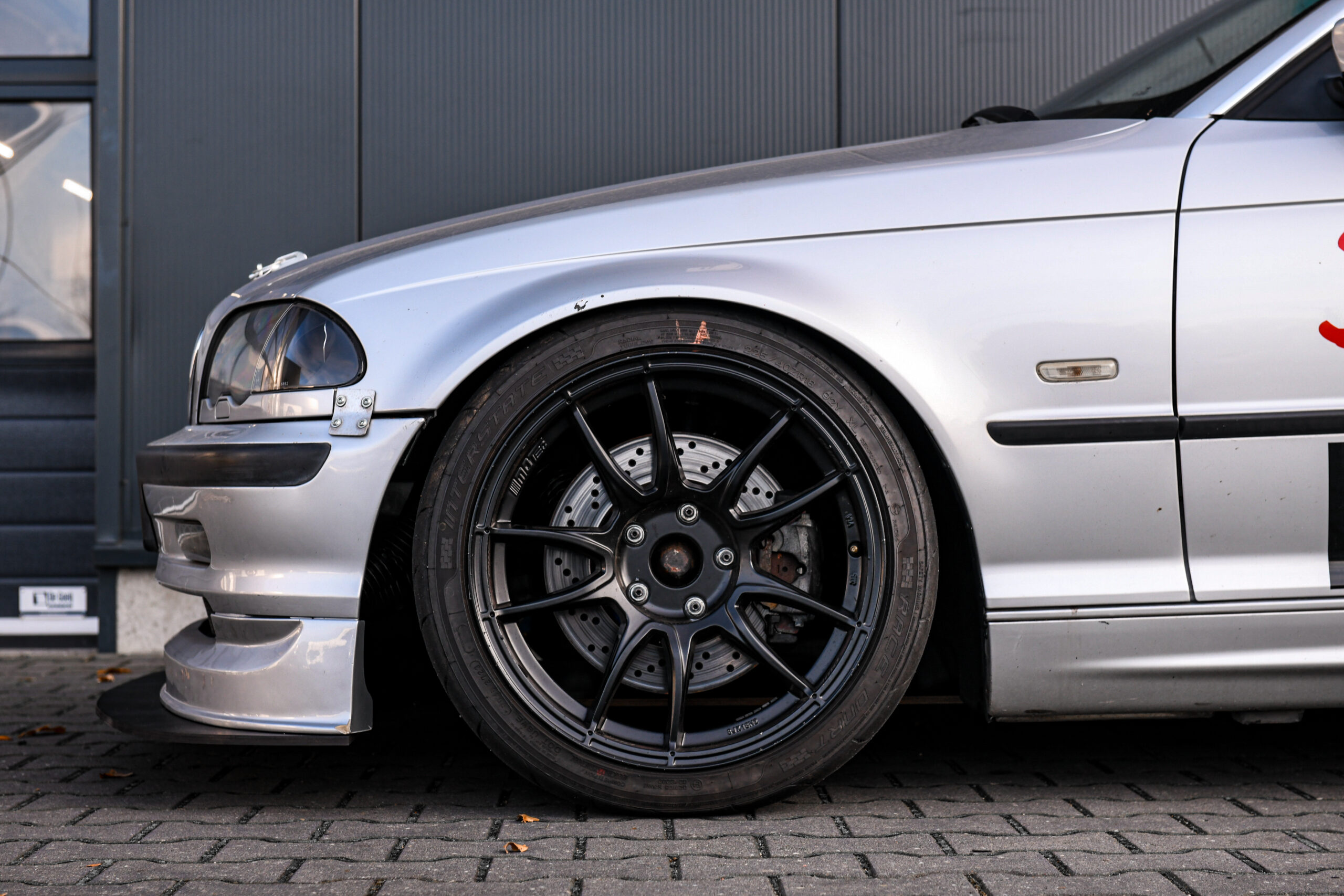 Kom alles te weten over onze Supreme Motorsport BMW E87 130i Tracktool! Rij in deze auto op het circuit of probeer onze andere auto's! BMW E46 328i Sedan Motec Motorsport lightweight wheel