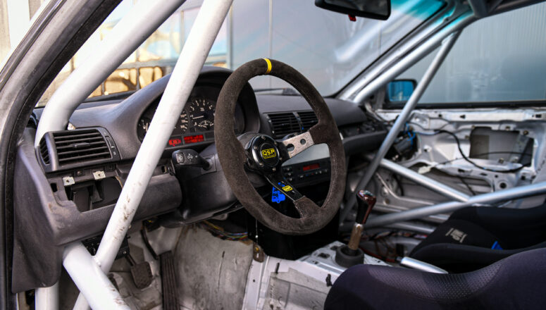 BMW E46 328i Sedan dash steering wheel overview